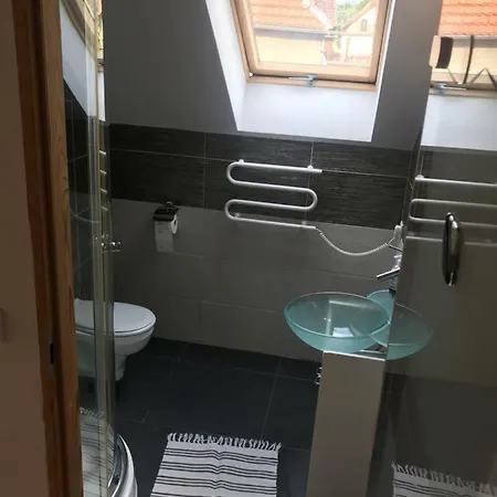 W Ogrodzie 폴라니카-즈루이